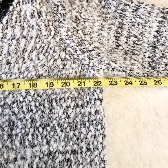 SO Oversized V-Neck Fuzzy Sweater - Picture 6 of 7